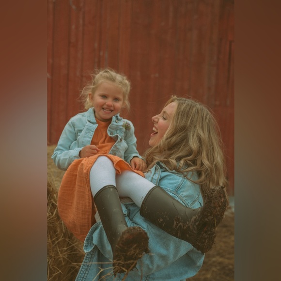 Welcome to my closet! - Picture 8 of 10